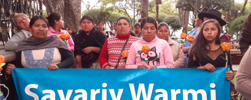 Sayariy Warmi participa de manifestación contra el femicidio.