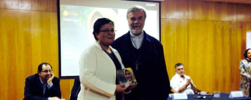 Reconocimiento a Hna. Sonia Salas en lanzamiento de Documento de trabajo de la Comisión Justicia y Paz