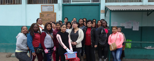 Operativo de belleza en el Centro Penitenciario Femenino.