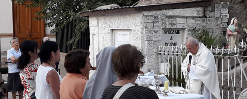 Novena a la Virgen de Lourdes.